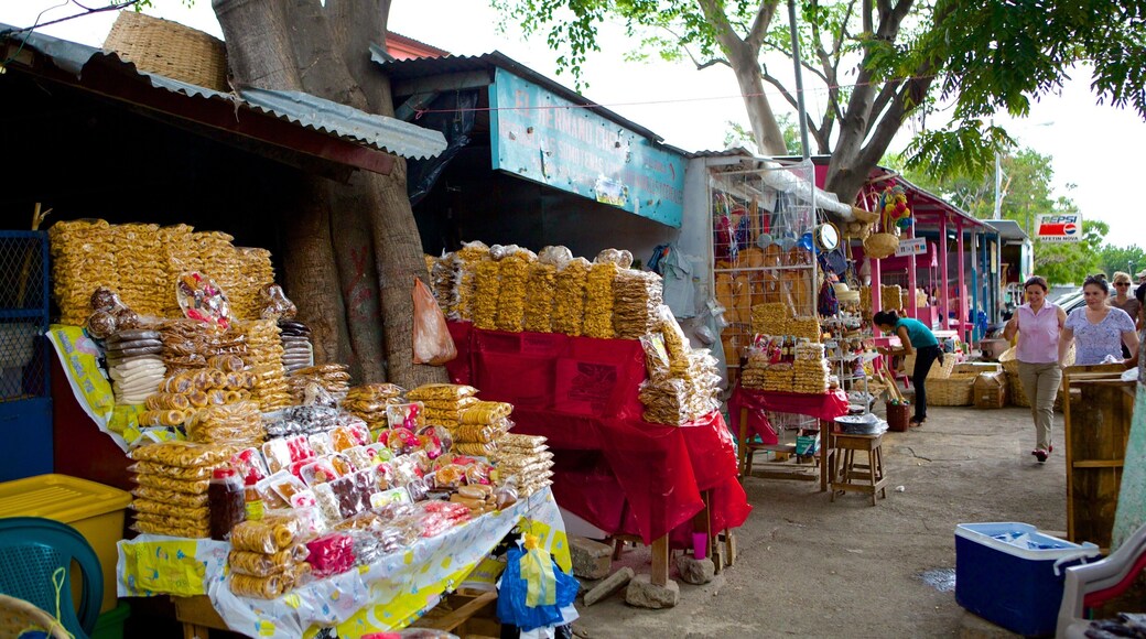 Mercado Carlos Roberto Huembes showing markets and street scenes