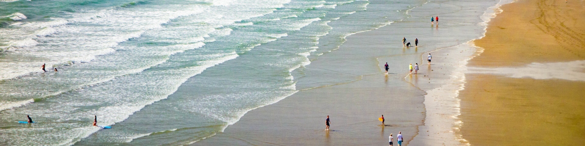 Orewa Beach which includes general coastal views, a sandy beach and landscape views