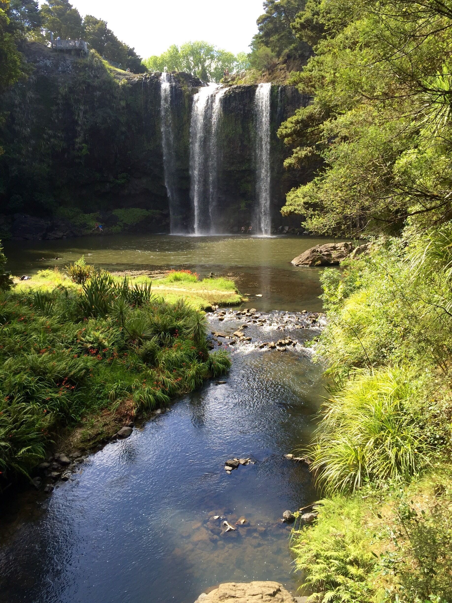 Beautiful spot to check out. Multiple vantage points, easy walking paths. Definitely worth the stop.