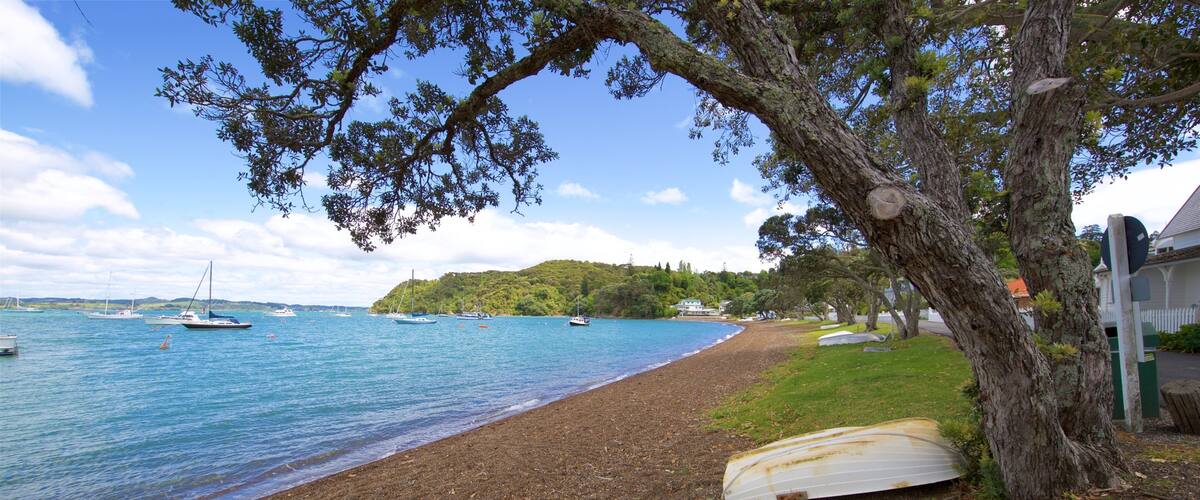 Russell Beach showing a bay or harbour and a pebble beach