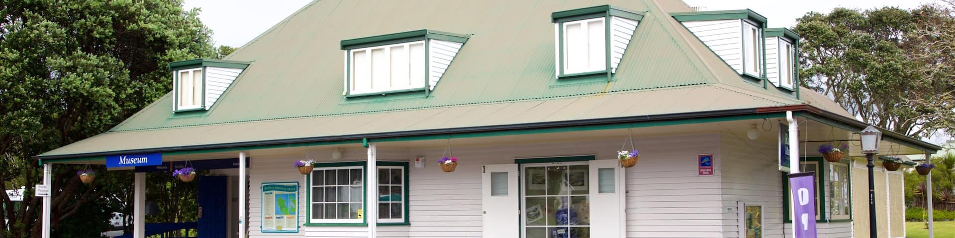 Russell Museum featuring street scenes