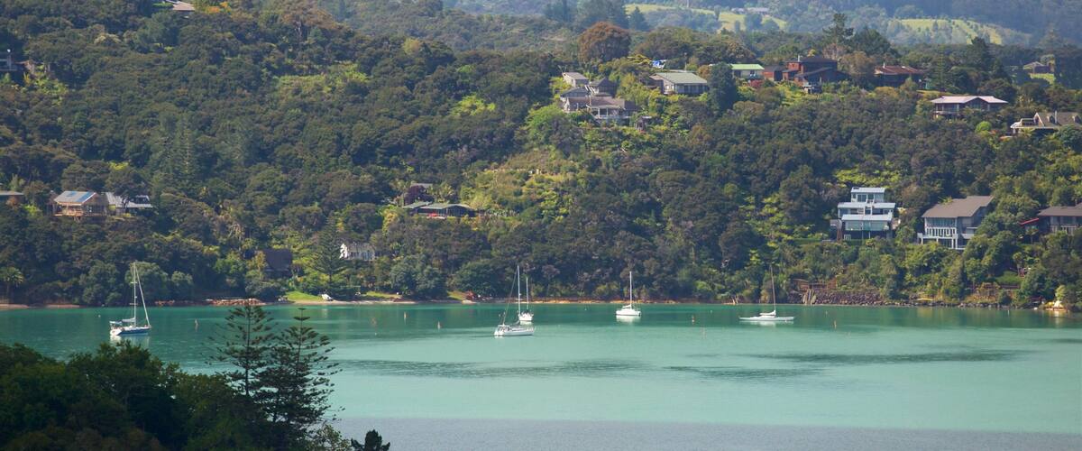 Flagstaff Hill showing a bay or harbor, landscape views and a small town or village