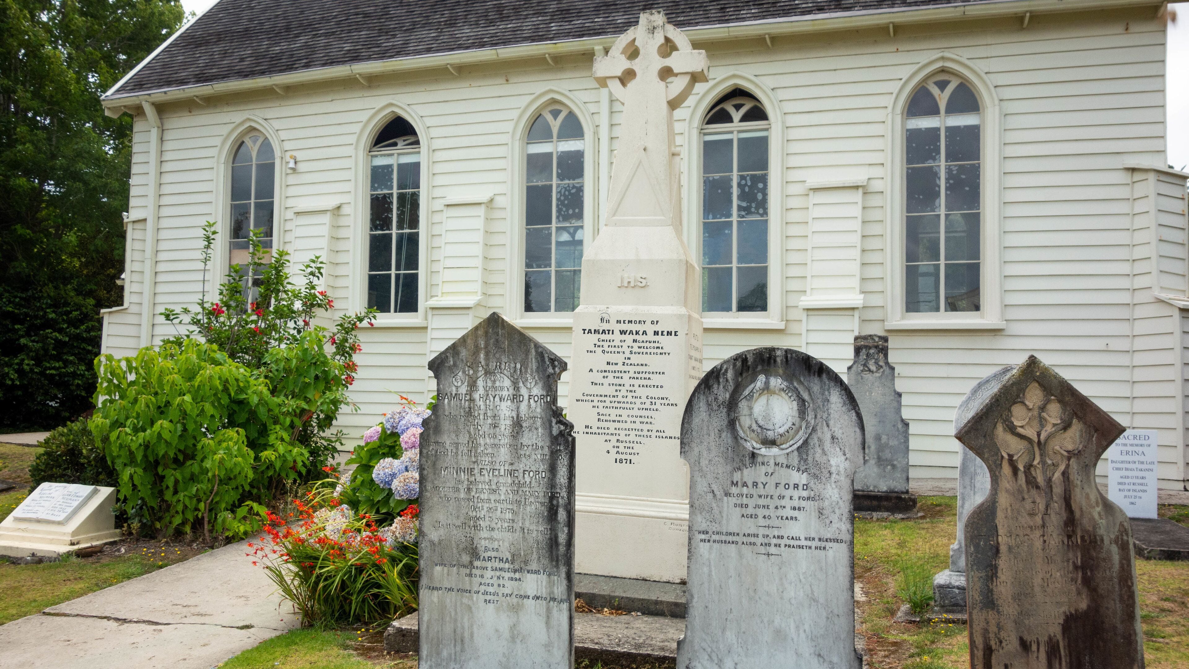 Russell Christ Church featuring a cemetery and a church or cathedral