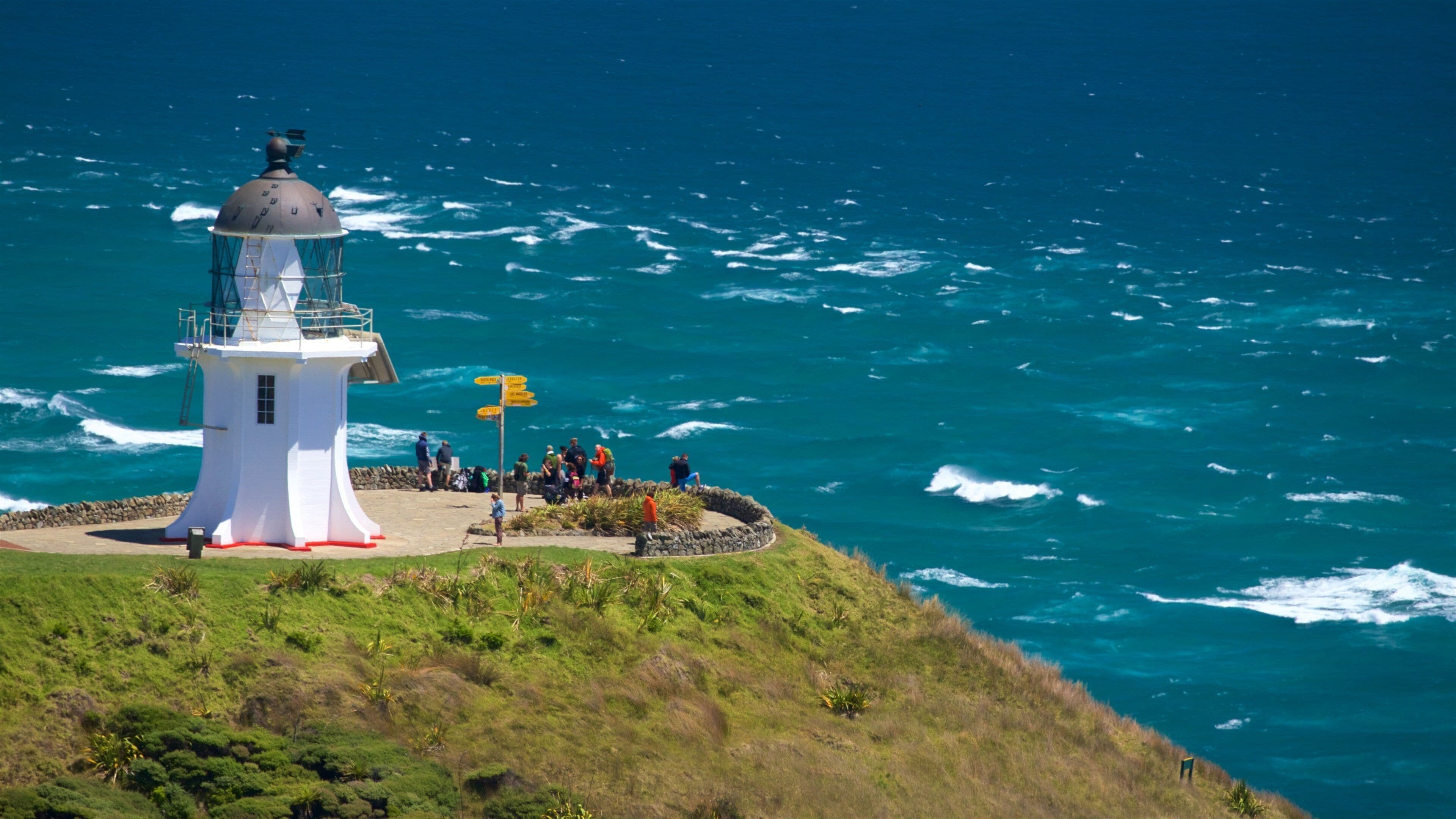 Cape Reinga-fyret og byder på et fyrtårn, udsigt og udsigt over kystområde