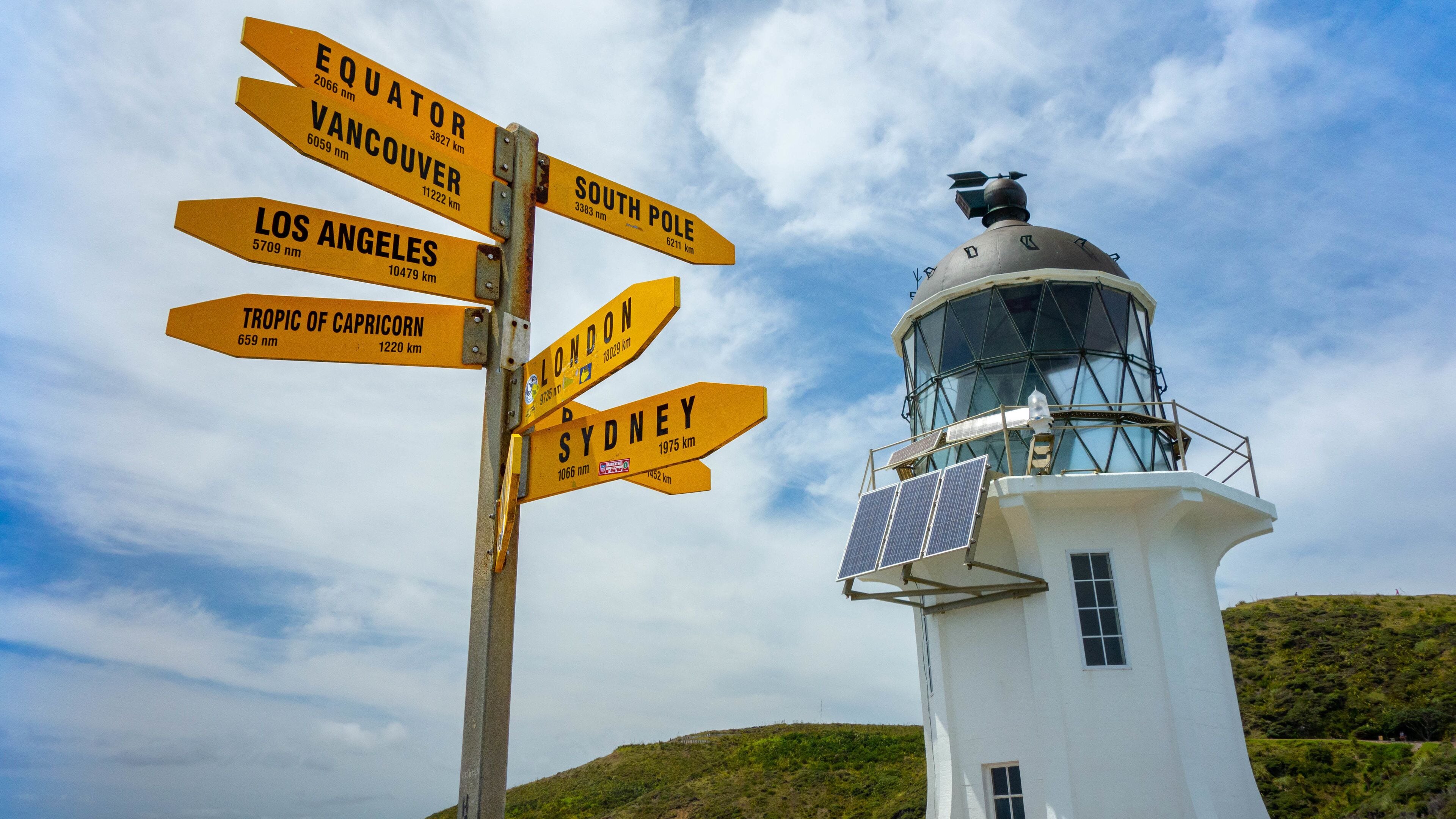Cape Reinga Lighthouse showing a lighthouse and signage
