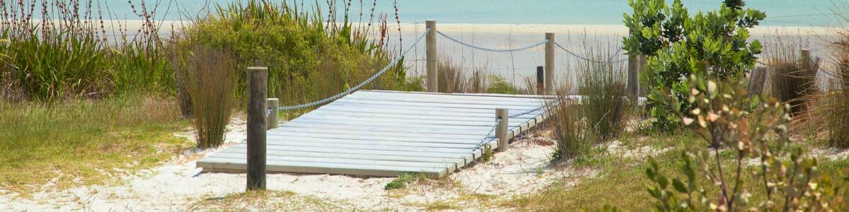 Kai Iwi Lakes which includes a beach, boating and a bay or harbour