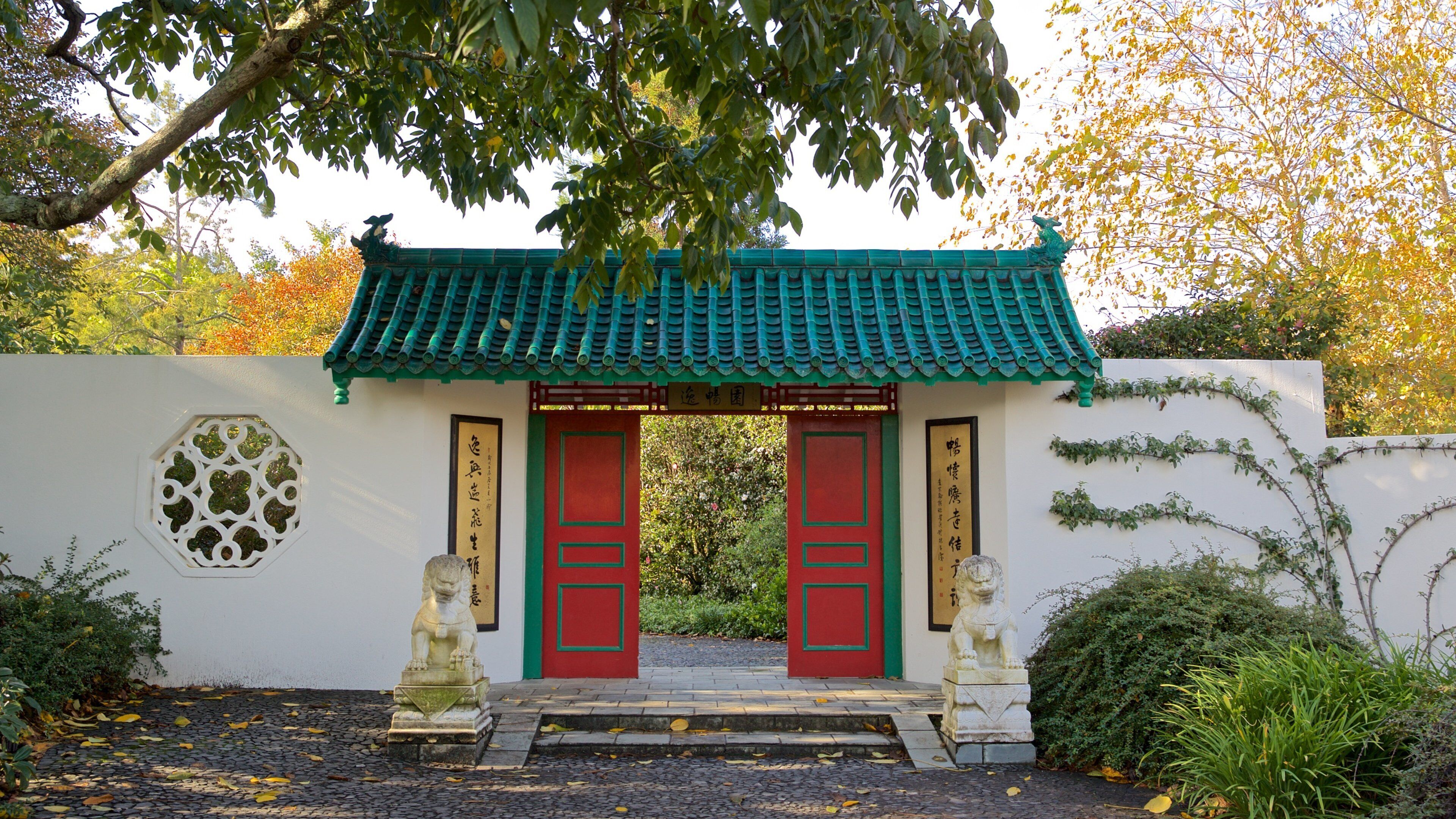 Hamilton Gardens featuring heritage elements and a park