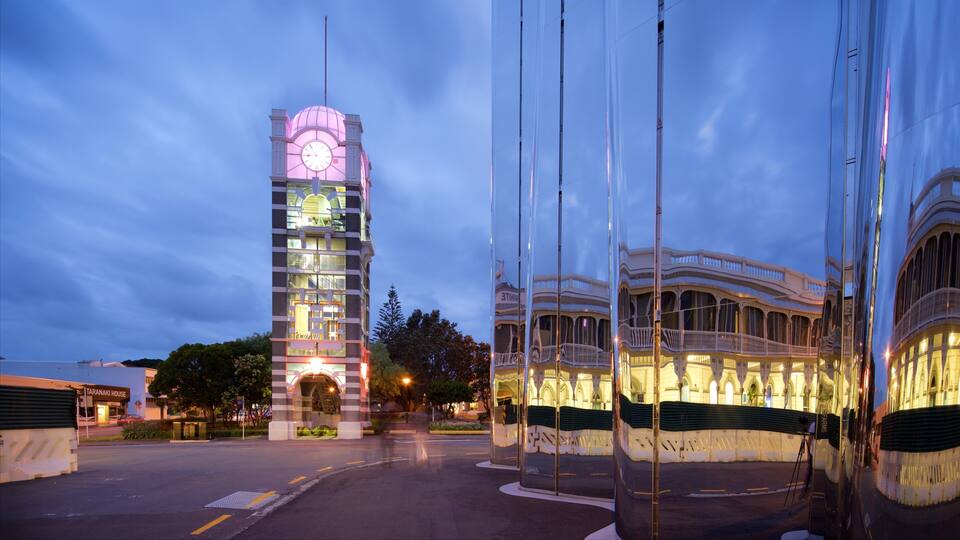 Govett-Brewster kunstgalleri som viser historisk arkitektur, moderne arkitektur og nattbilder