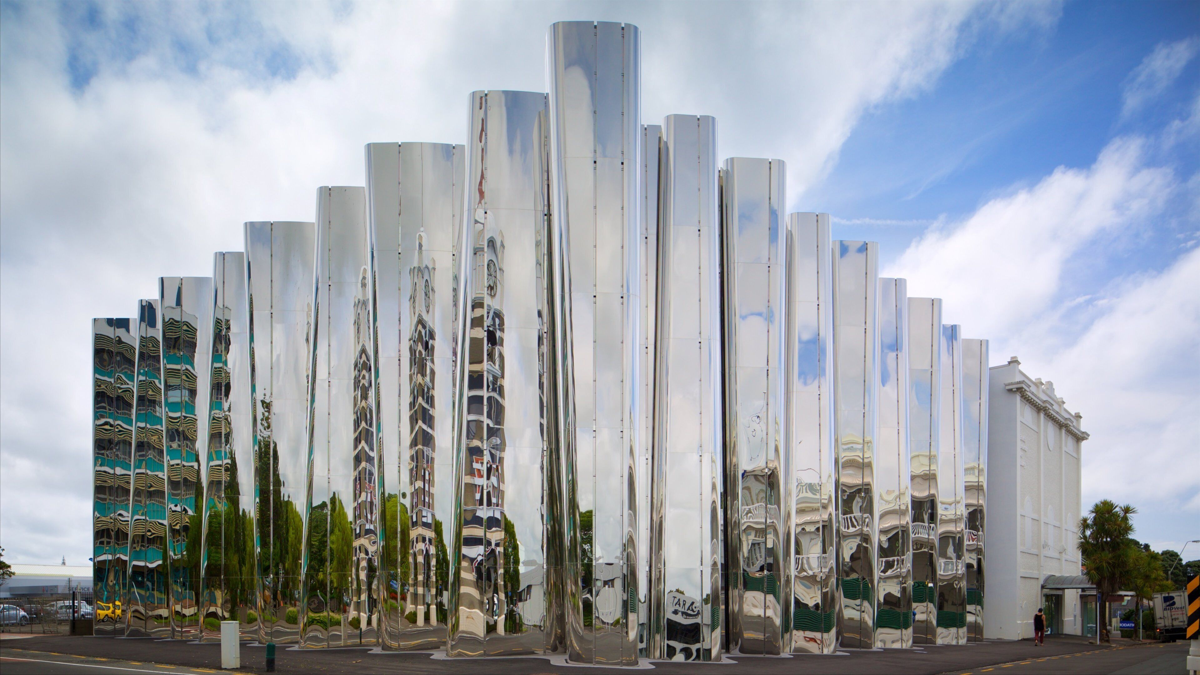 Govett-Brewster Art Gallery que incluye arquitectura moderna