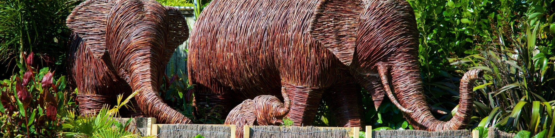 Zoológico de Brooklands que inclui animais de zoológico e arte ao ar livre