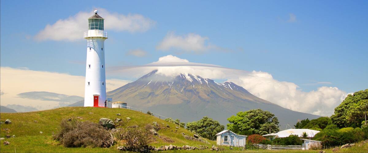 New Plymouth mostrando faro e montagna