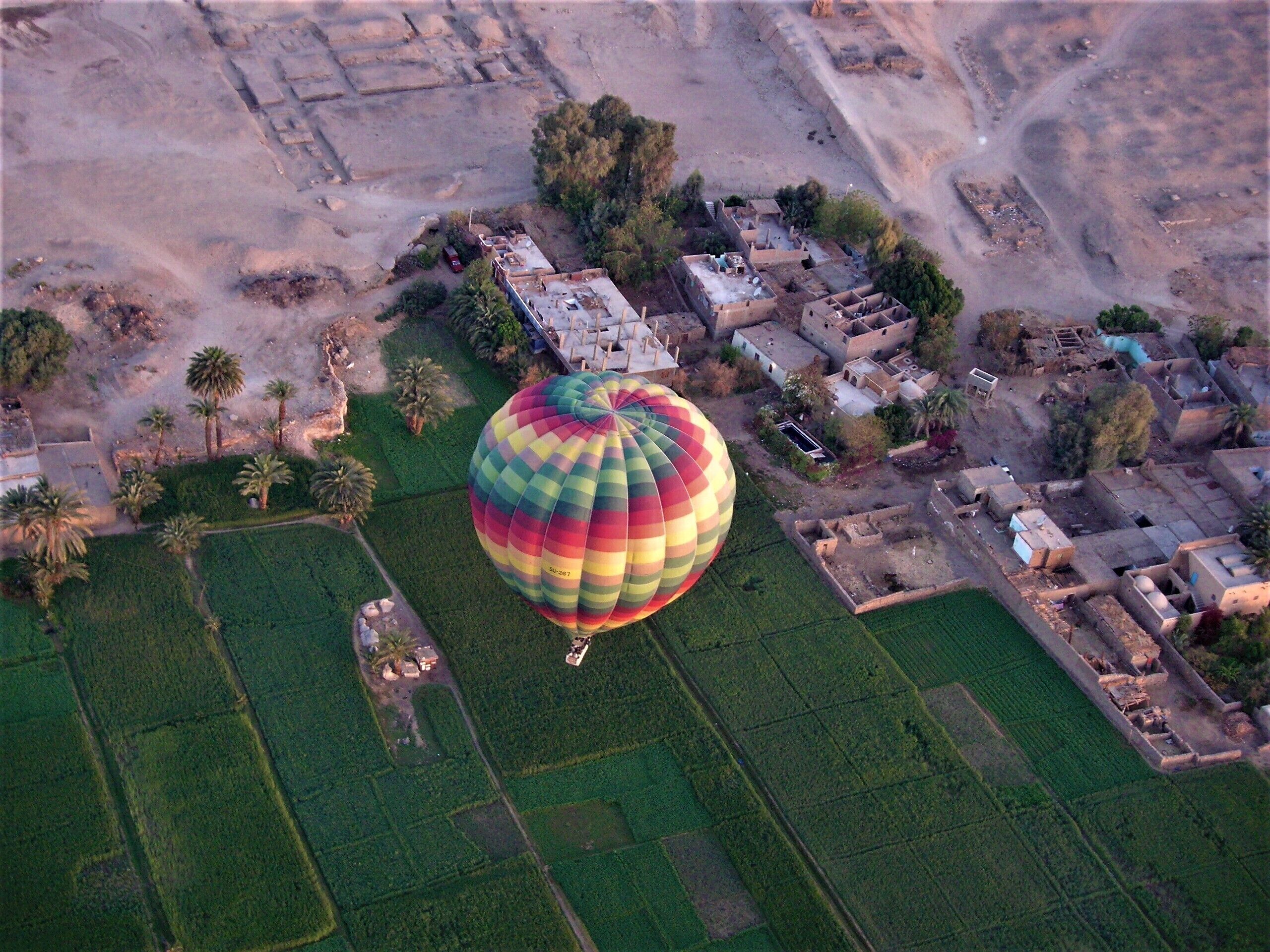 #LifeAtExpediaGroup Perhaps the best way to appeciate the Valley of the kings is on a morning balloon flight. Love how the desert and farm land just merge into eachother.