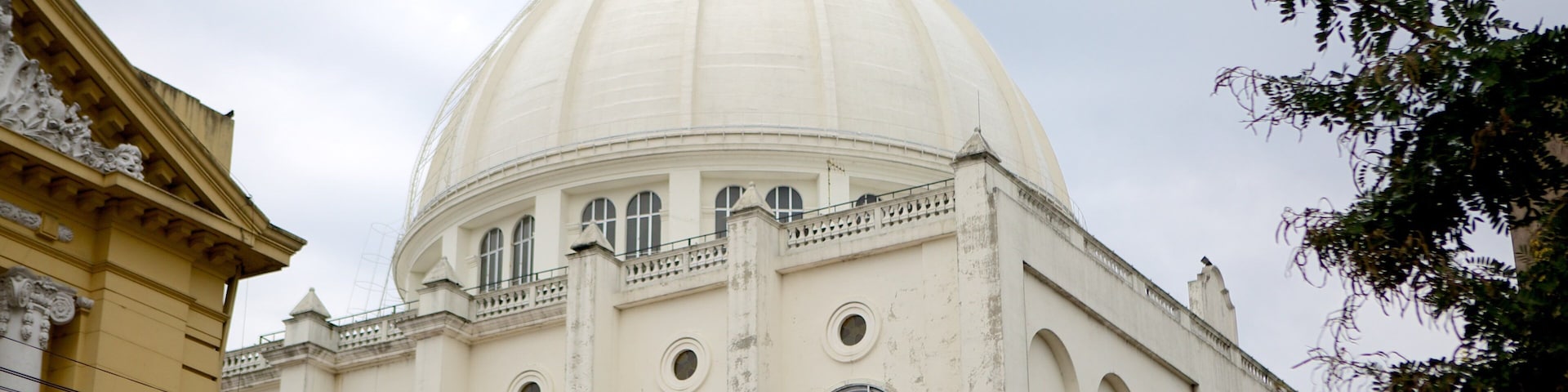 Catedral Metropolitano which includes a church or cathedral