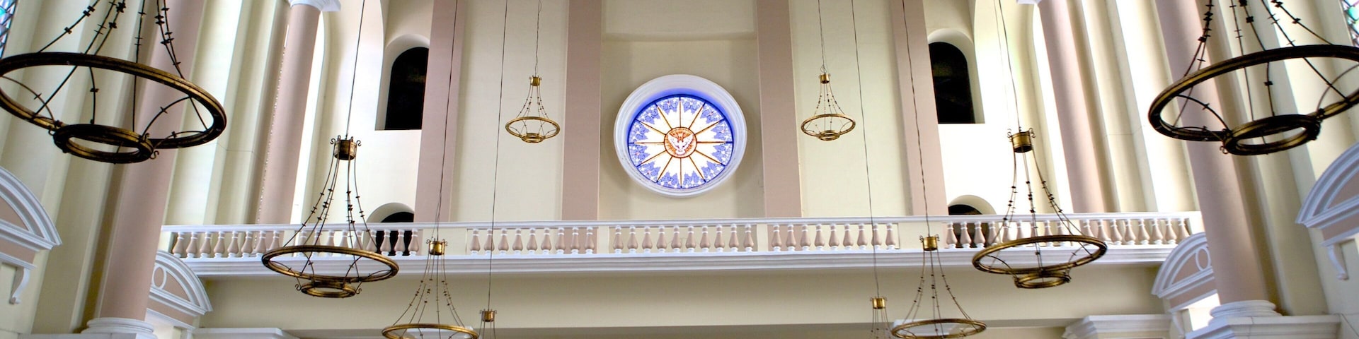 Catedral Metropolitano que inclui uma igreja ou catedral e vistas internas