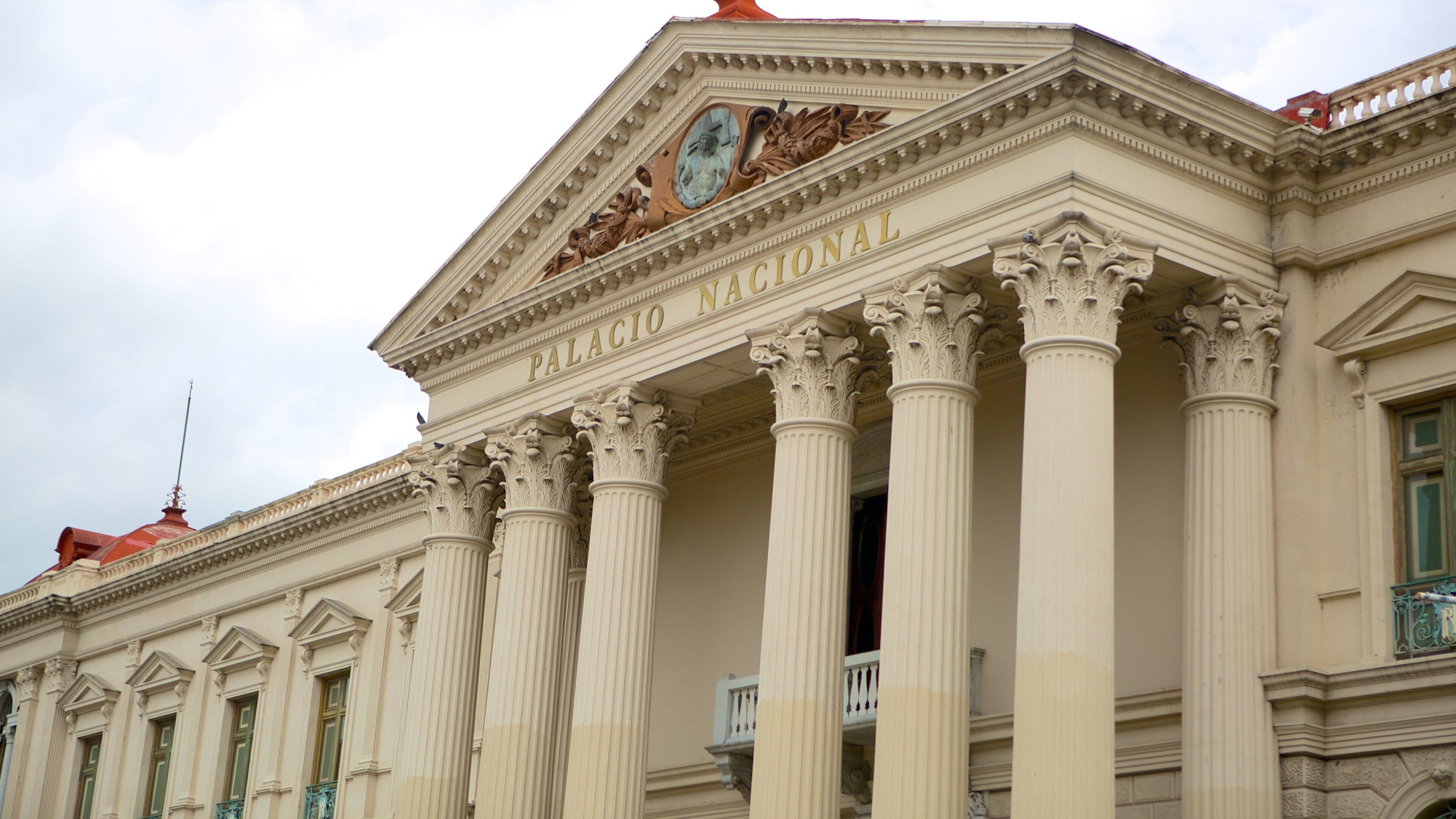Palacio Nacional som viser historisk arkitektur, administrativ bygning og sentralt businessområde