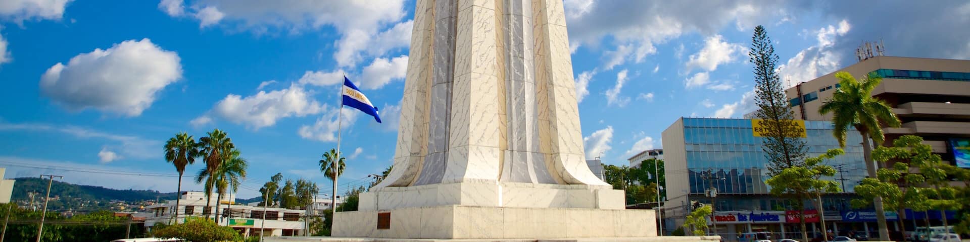Monumento al Salvador del Mundo que incluye un parque o plaza, arquitectura moderna y un monumento