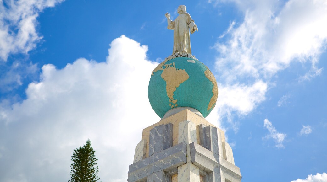 Monumento al Salvador del Mundo which includes a statue or sculpture and a monument