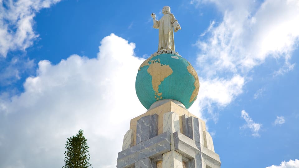 Monumento al Salvador del Mundo which includes a statue or sculpture and a monument