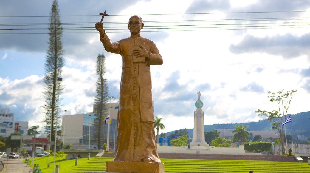 Monumento al Salvador del Mundo which includes central business district, a monument and a statue or sculpture