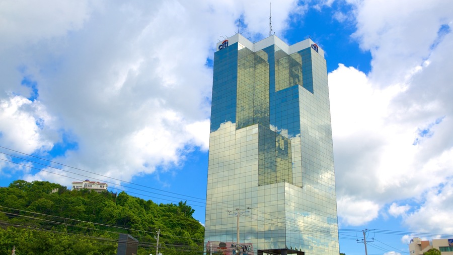 Torre Cuscatlan which includes a skyscraper and modern architecture