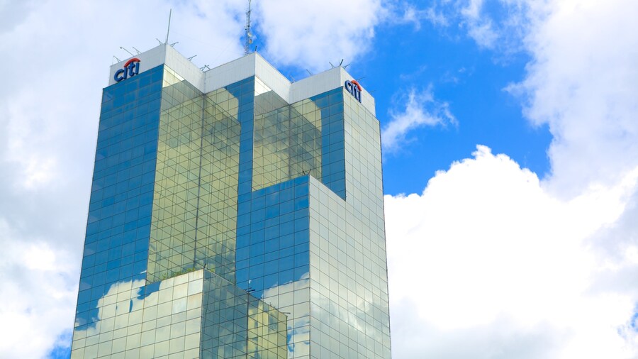 Torre Cuscatlan featuring modern architecture, central business district and a skyscraper