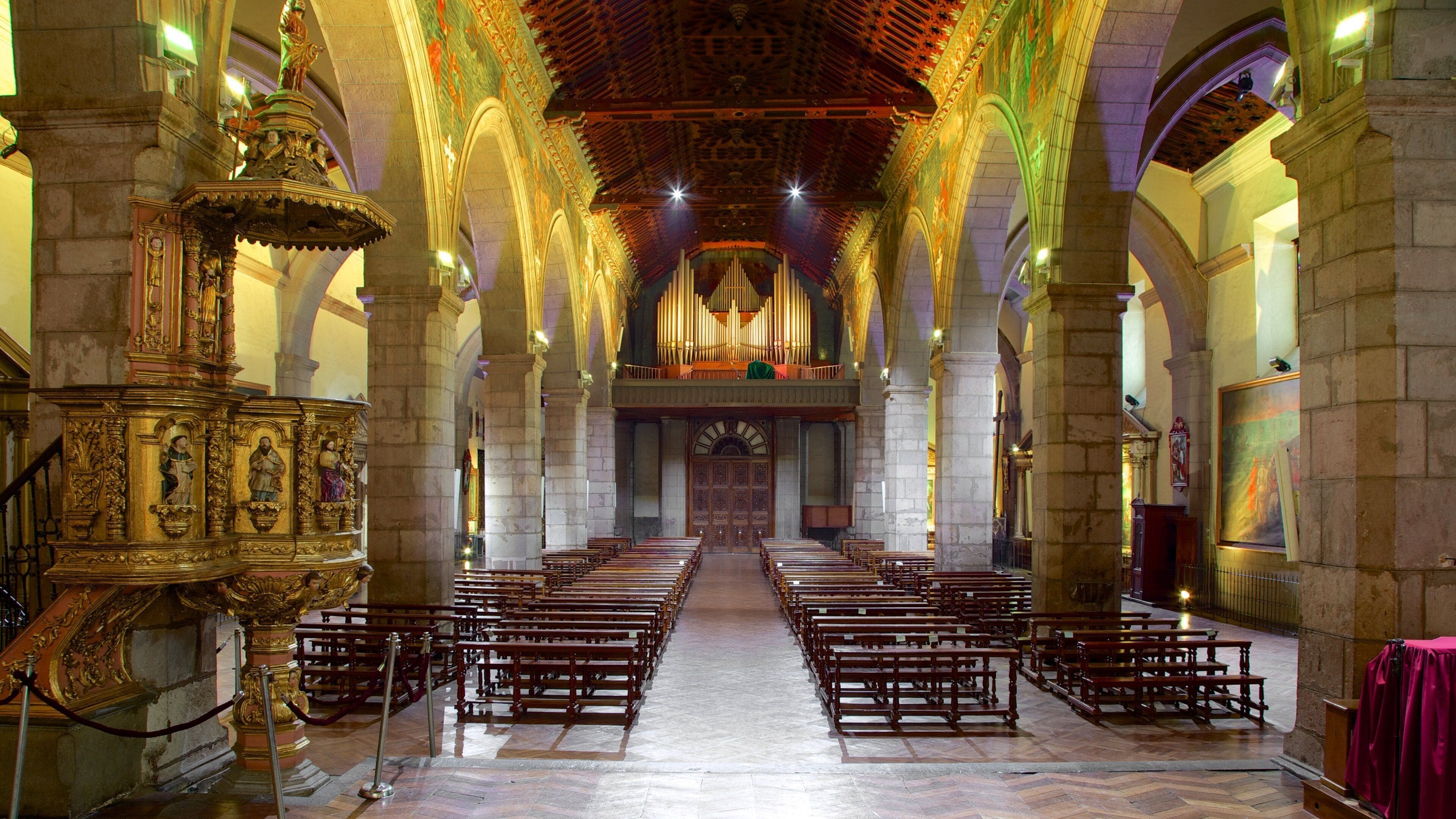 基多大教堂 呈现出 內部景觀, 教堂或大教堂 和 宗教觀點