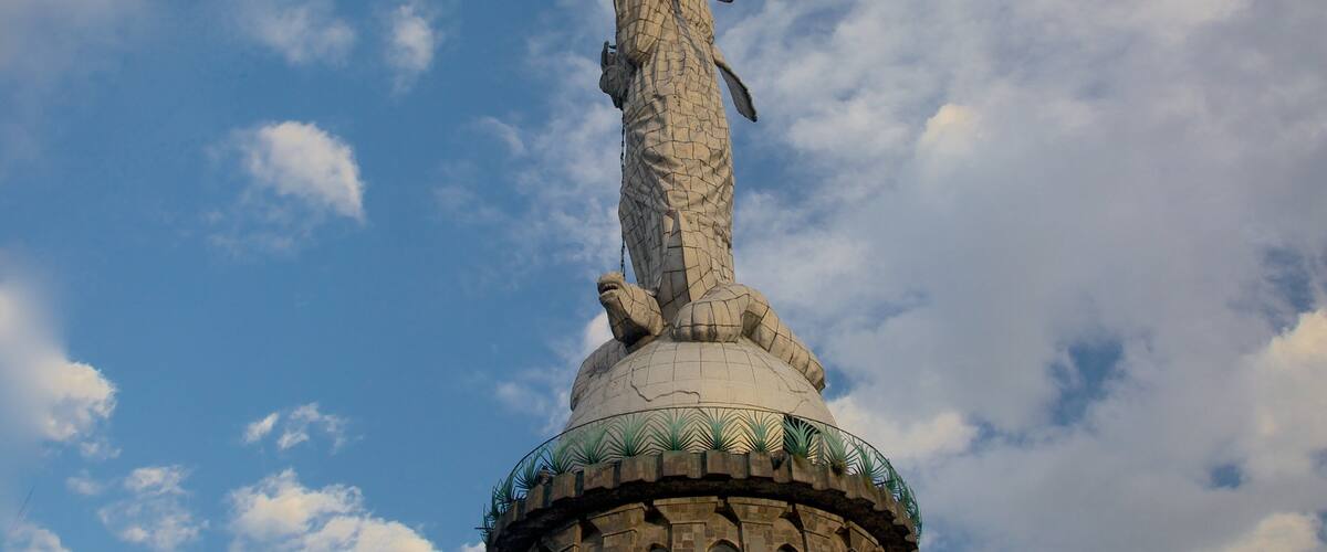 El Panecillo showing a statue or sculpture and a monument