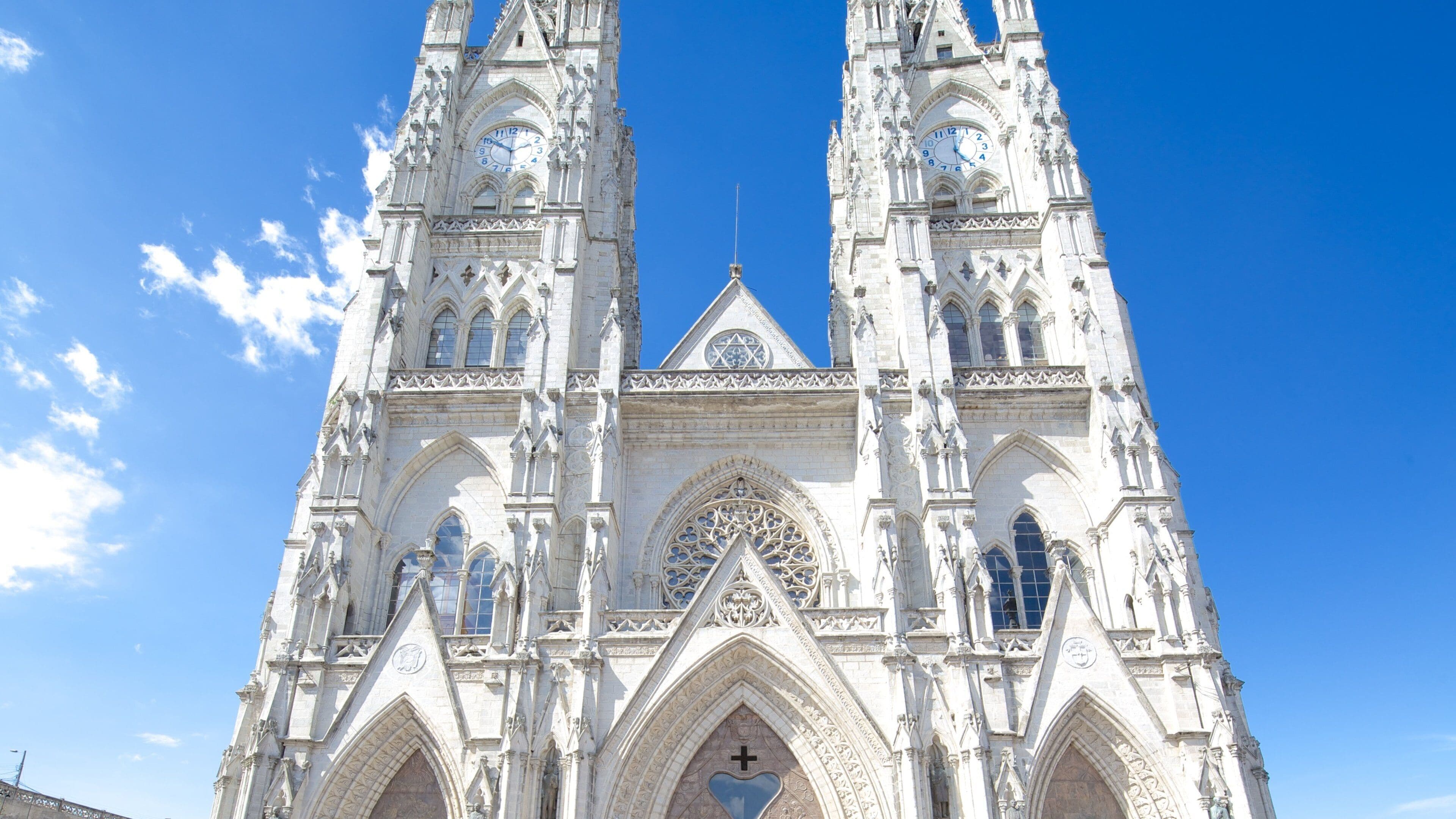 Basilica del Voto Nacional caratteristiche di architettura d\'epoca, chiesa o cattedrale e religiosità