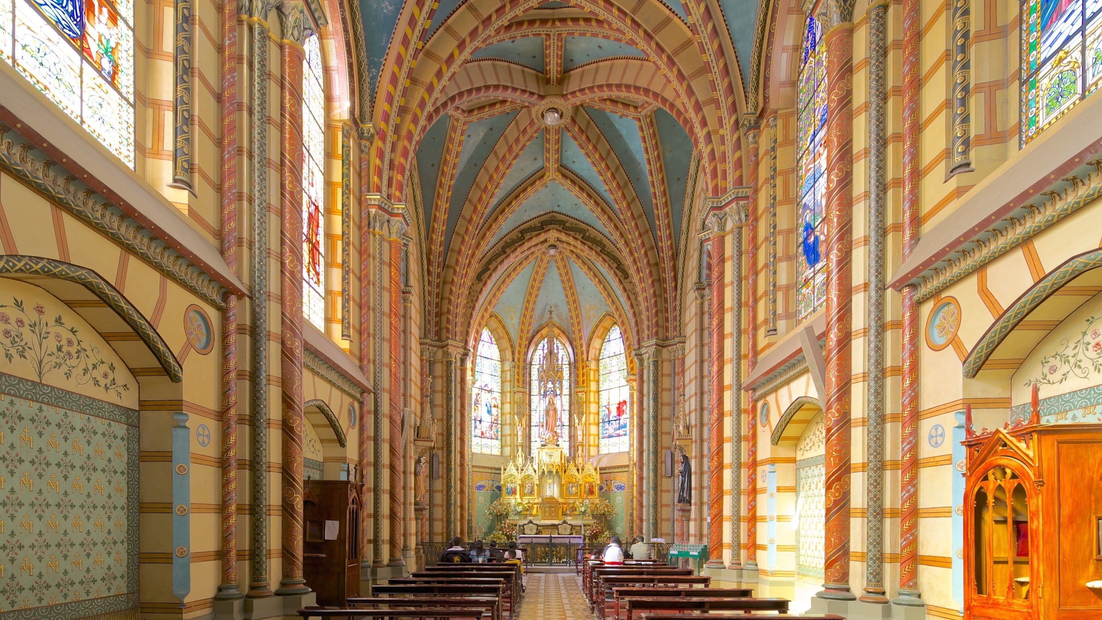 Basilica del Voto Nacional caratteristiche di elementi religiosi, vista interna e chiesa o cattedrale