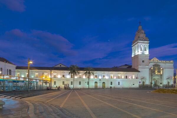 Kirche Santo Domingo welches beinhaltet Platz oder Plaza und bei Nacht