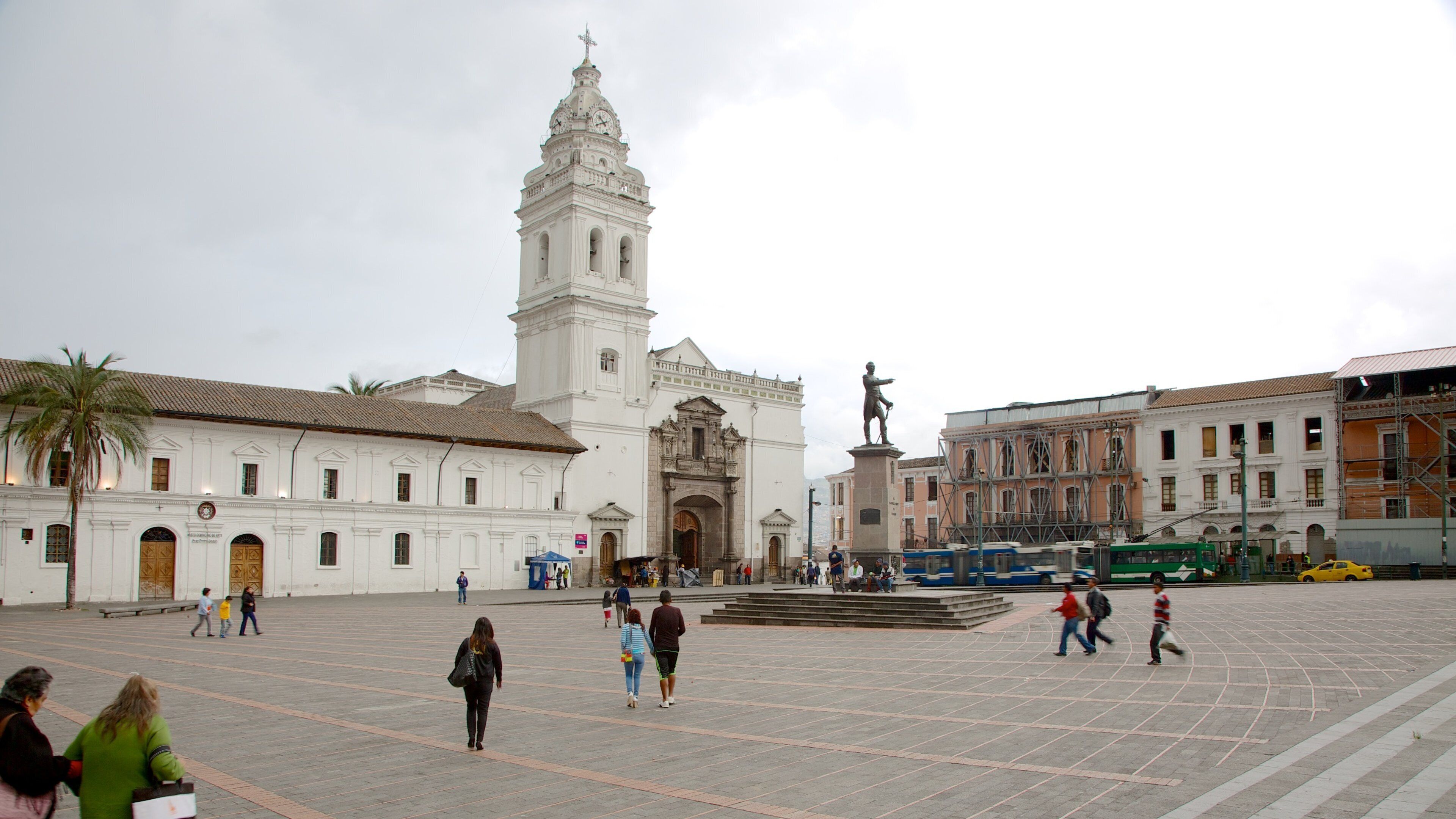 Santo Domingo Church showing a square or plaza as well as a large group of people