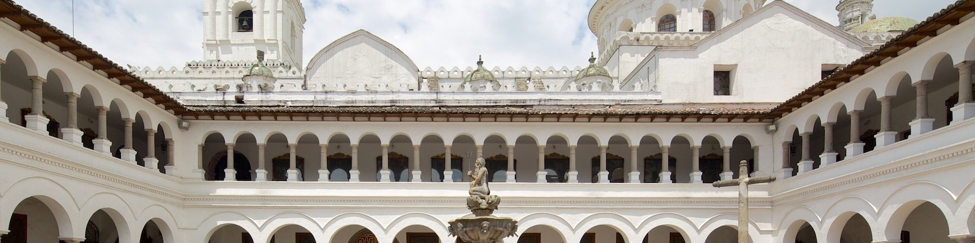 Iglesia de la Merced mostrando uma praça ou plaza e uma igreja ou catedral