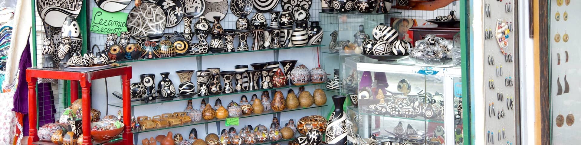 La Mariscal qui includes vues intérieures, marchés et shopping