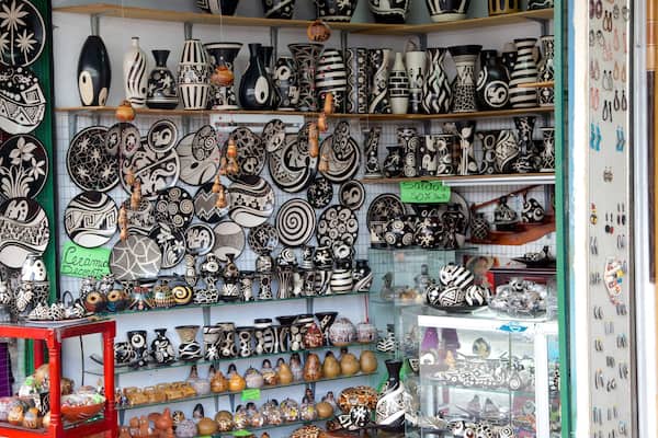 ラ マリスカル クラフト マーケット 表示 マーケット, 屋内の眺め と ショッピング