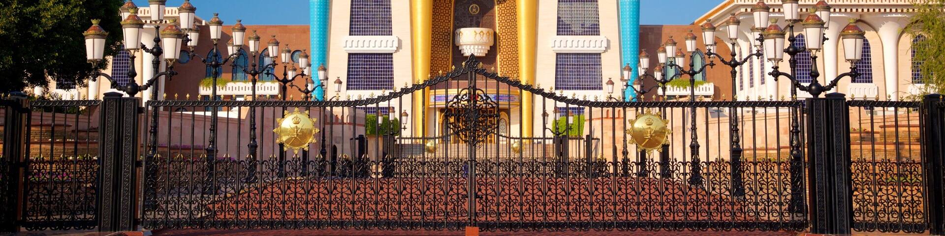 Qasr Al Alam Royal Palace showing chateau or palace and heritage architecture