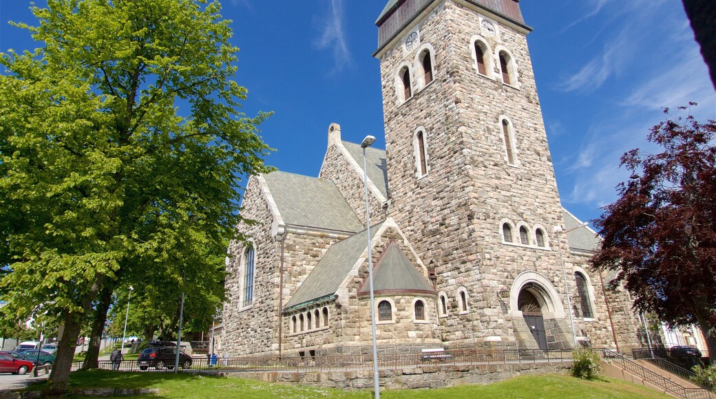 Ålesund kirke fasiliteter samt historisk arkitektur