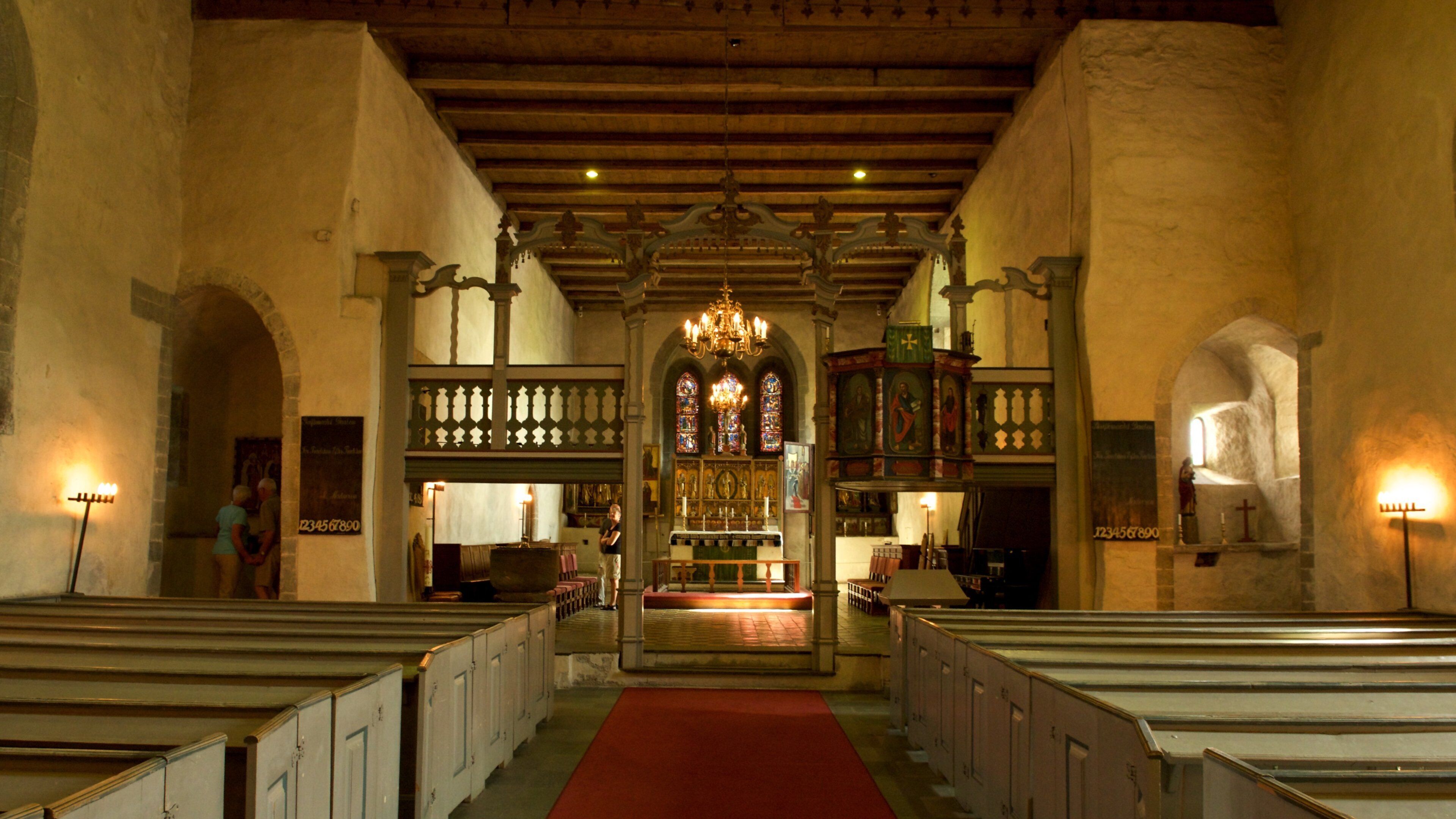 Trondenesin kirkko featuring kirkko tai katedraali ja sisäkuvat