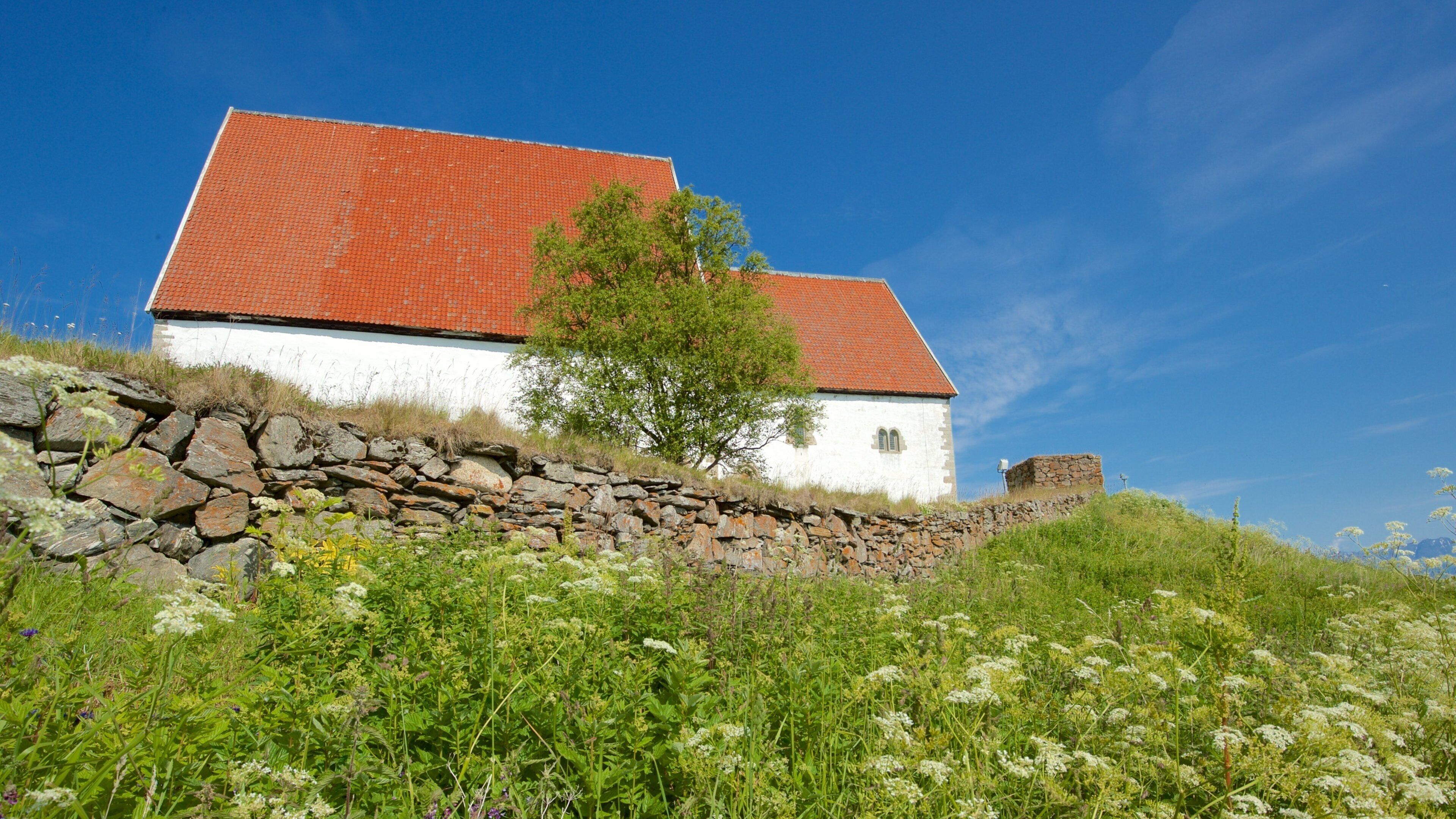Trondenes kirke fasiliteter samt kirke eller katedral
