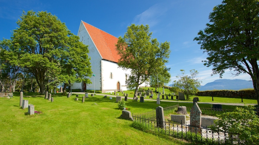 Iglesia de Trondenes que incluye un cementerio y una iglesia o catedral