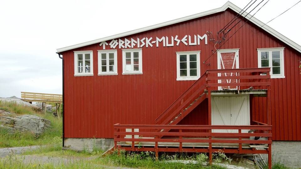 A red building with white trim and a sign that reads "International Museum."