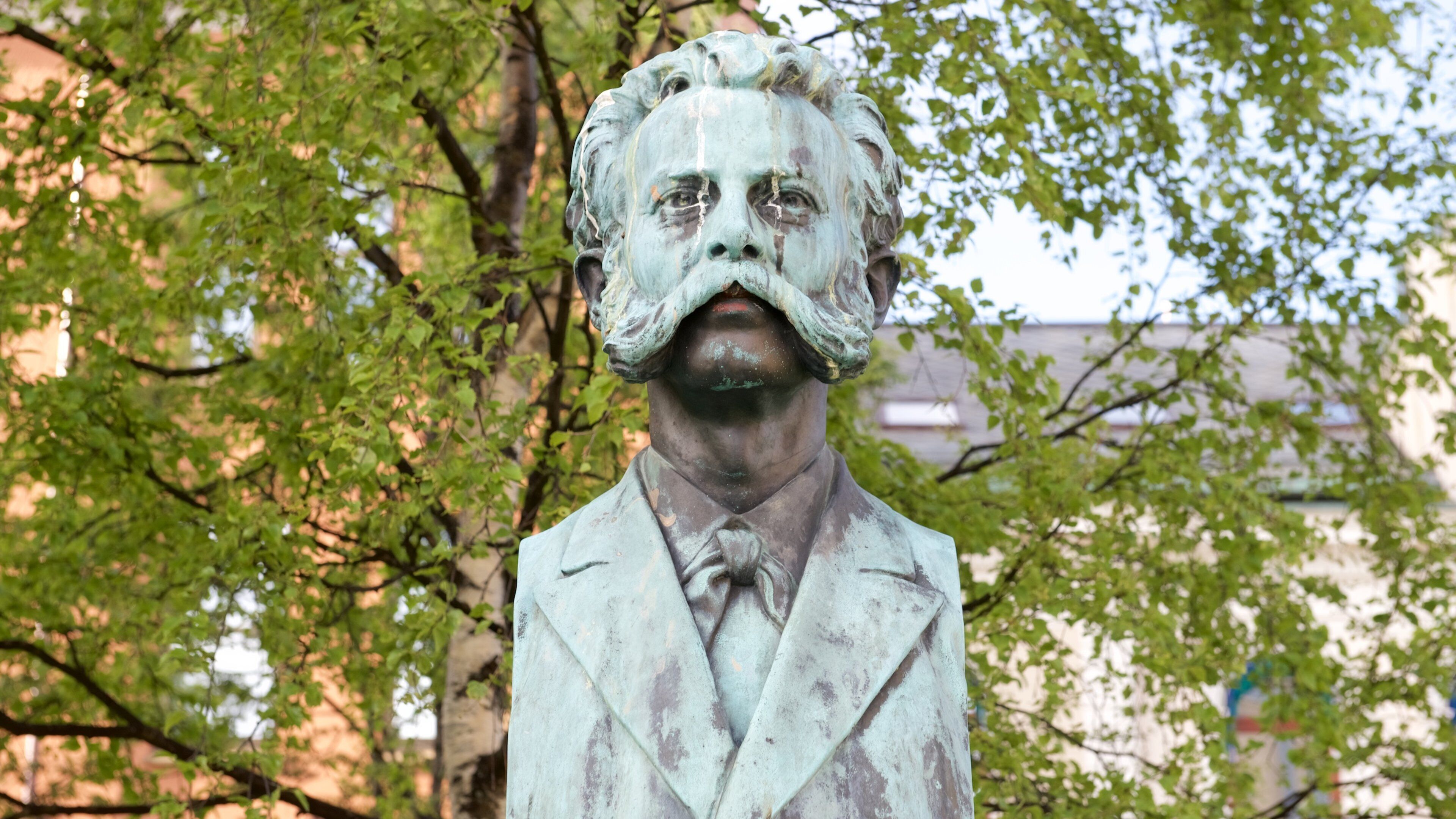 Tromso Domkirke ofreciendo un monumento