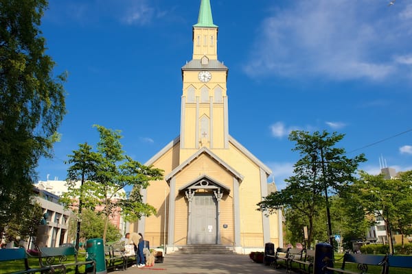 Cathédrale de Tromsö mettant en vedette église ou cathédrale