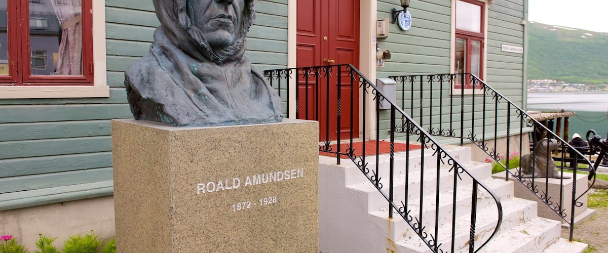 Polar Museum featuring a statue or sculpture