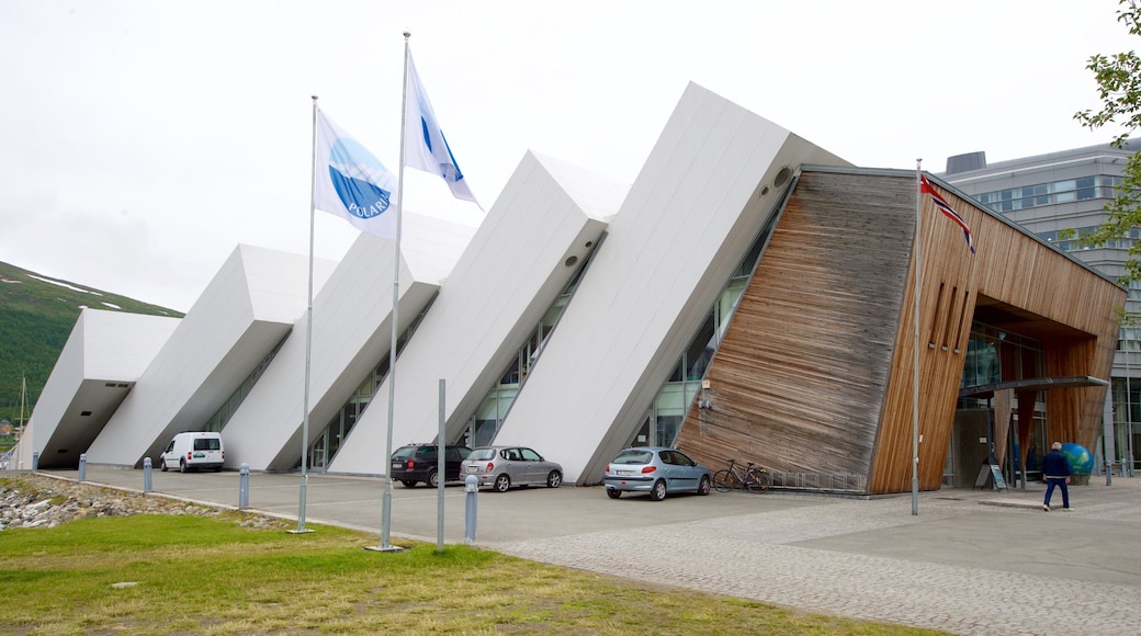 Polaria mettant en vedette architecture moderne