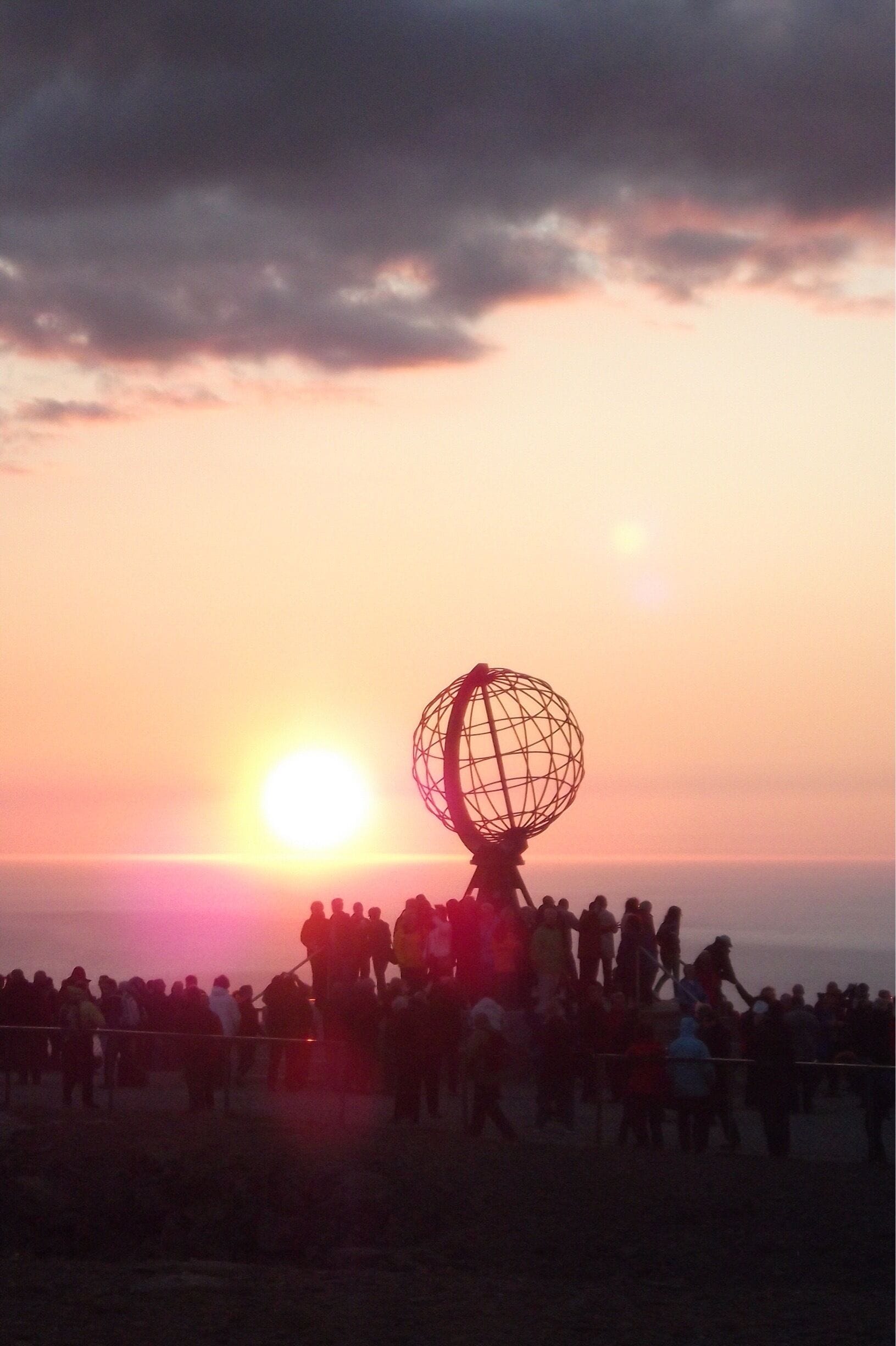 Midnight sun in Nordkapp. The picture was taken at 23:58 h in local time