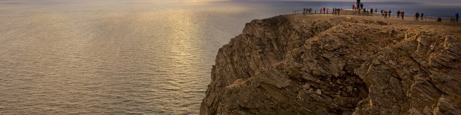 North Cape ofreciendo una puesta de sol, vistas y vistas de paisajes