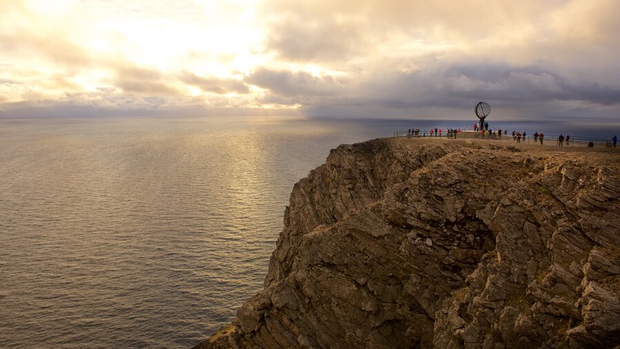 North Cape ofreciendo una puesta de sol, vistas y vistas de paisajes