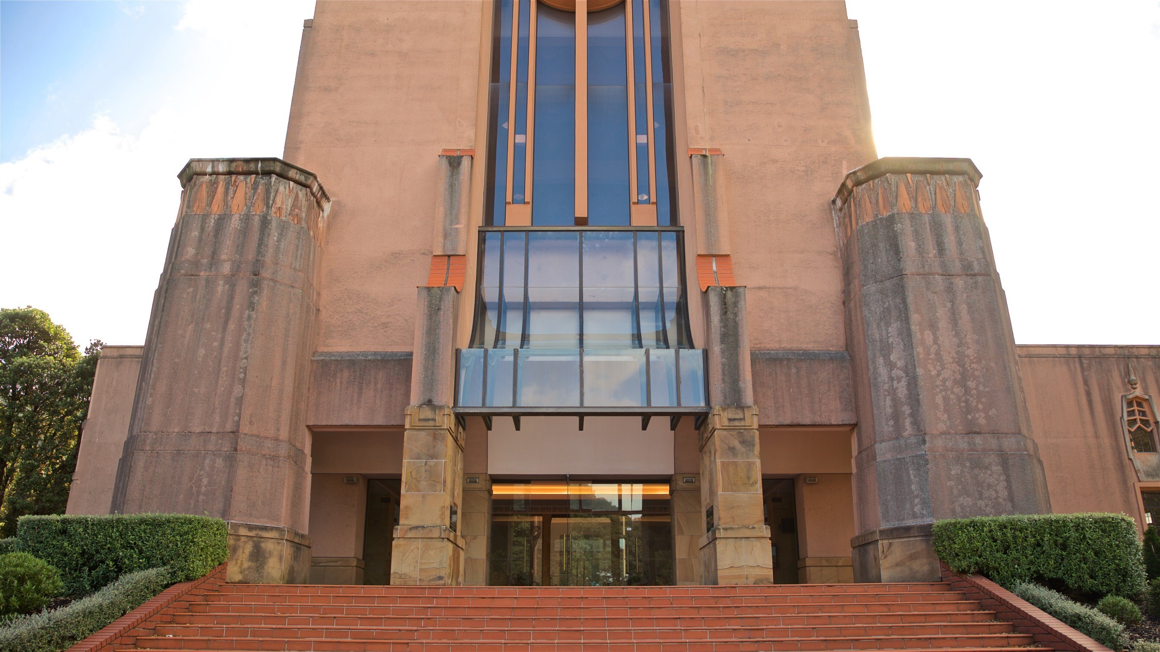 St Paul\'s Cathedral showing a church or cathedral