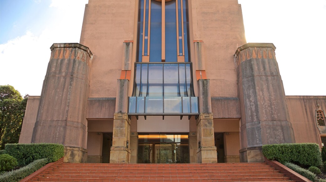 St Paul\'s Cathedral showing a church or cathedral