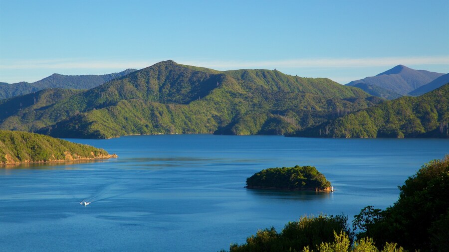 Mabel Island featuring mountains, island views and boating